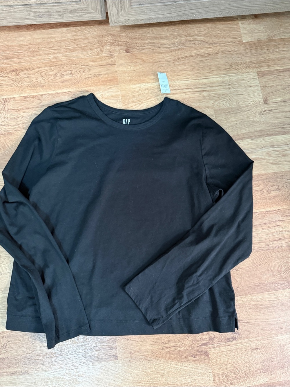 GAP Men’s Black Long-Sleeve Crewneck Tee
